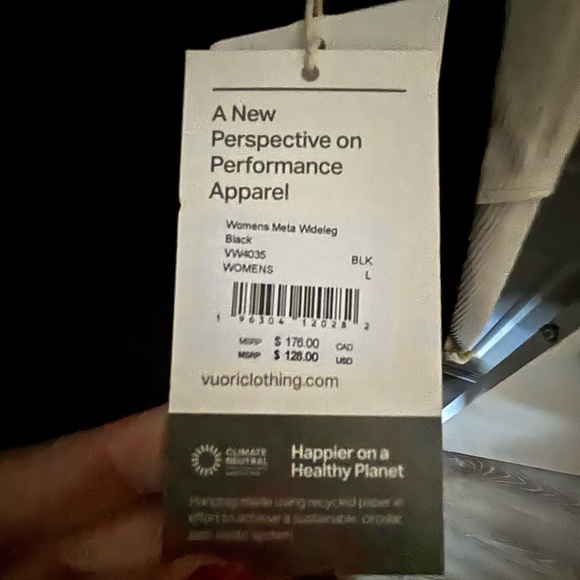 Vuori Women's Black Wide-Leg Trousers - Picture 10 of 16